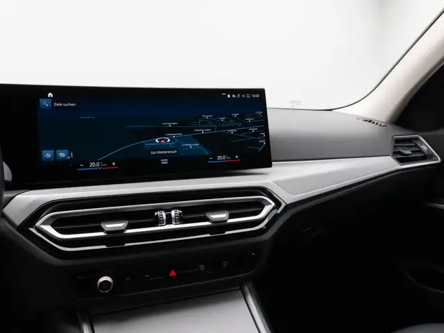 BMW 3 Series view 22