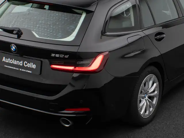 BMW 3 Series view 16