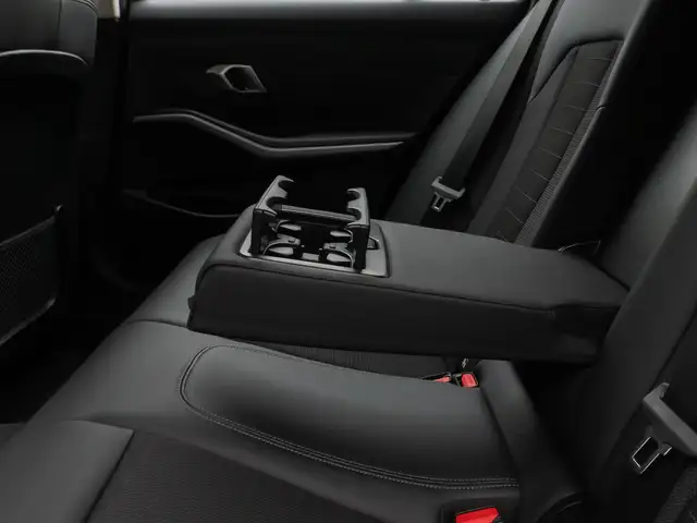 BMW 3 Series view 29