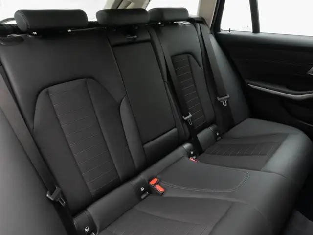 BMW 3 Series view 30