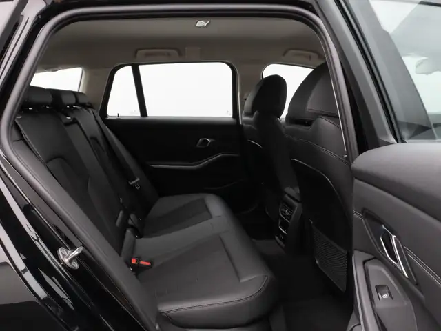 BMW 3 Series view 27