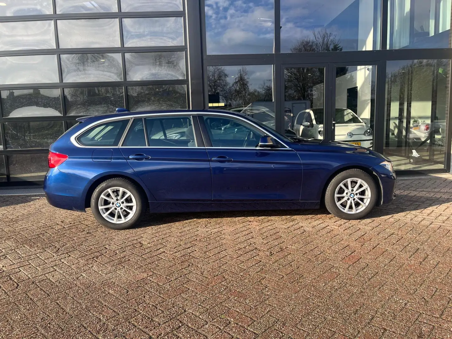 BMW 320 3-serie Touring 320i Corporate Lease Executive,Aut Blauw - 2