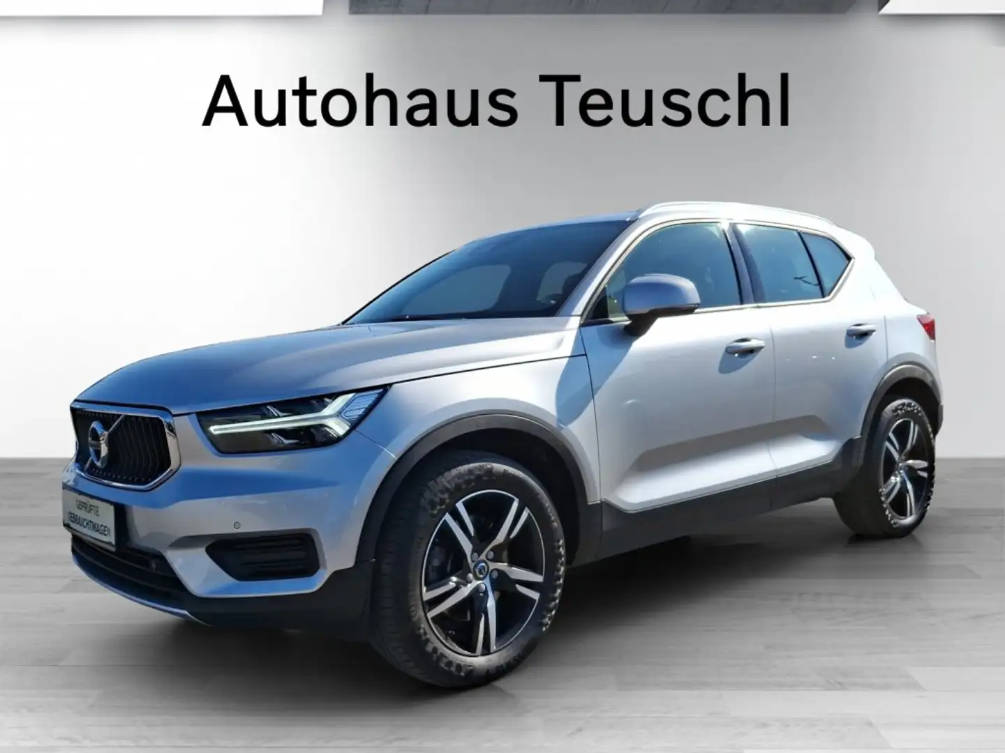 Volvo XC40 D4 AWD Geartronic Momentum Silber - 1
