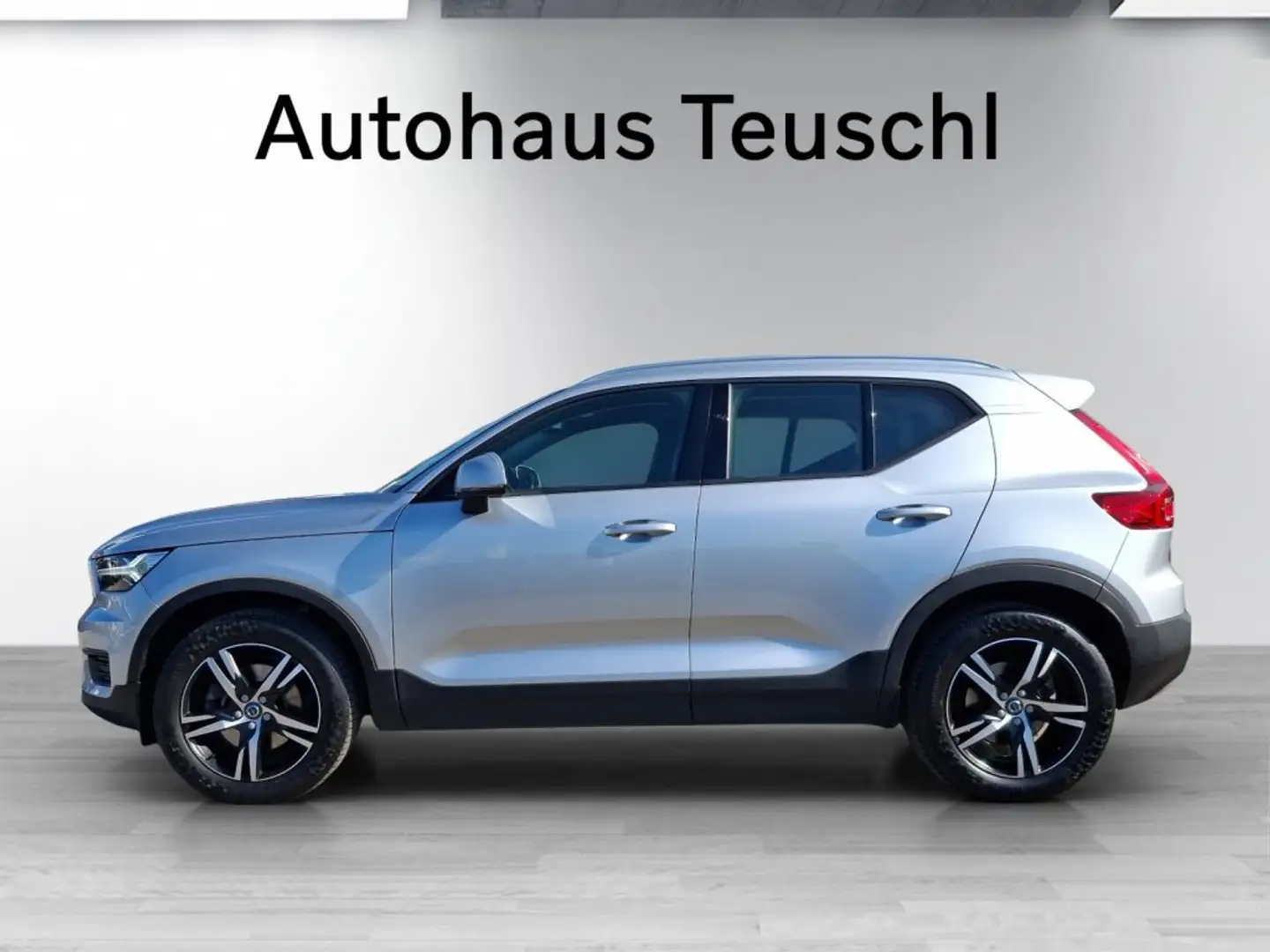 Volvo XC40 D4 AWD Geartronic Momentum Silber - 2