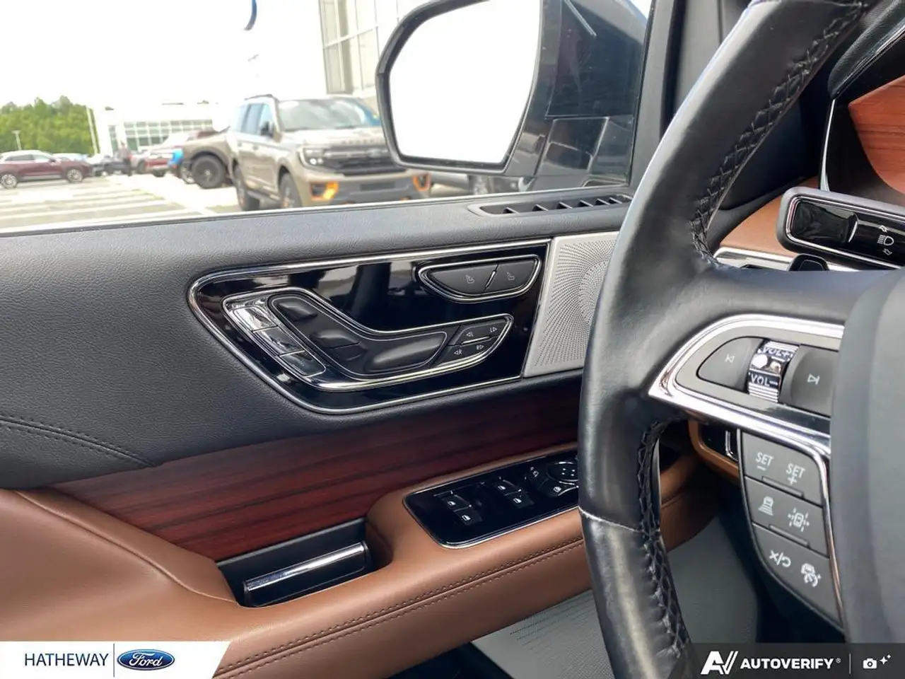 Lincoln Navigator photo Lincoln Navigator