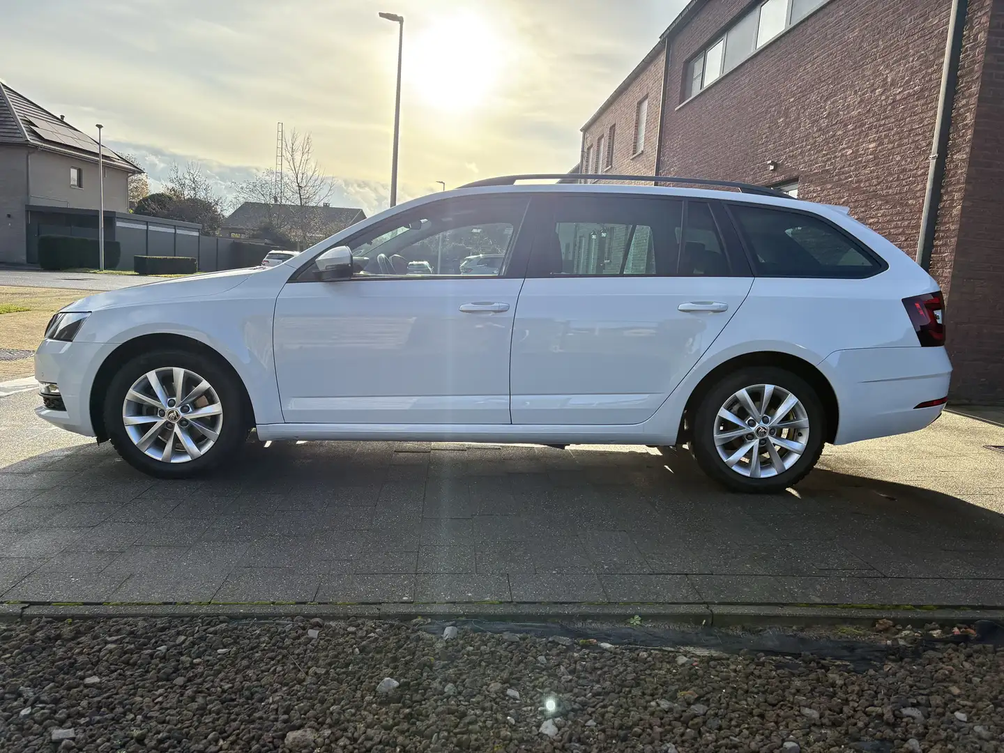 Skoda Octavia benzine 89,000 km trekhaak - 1