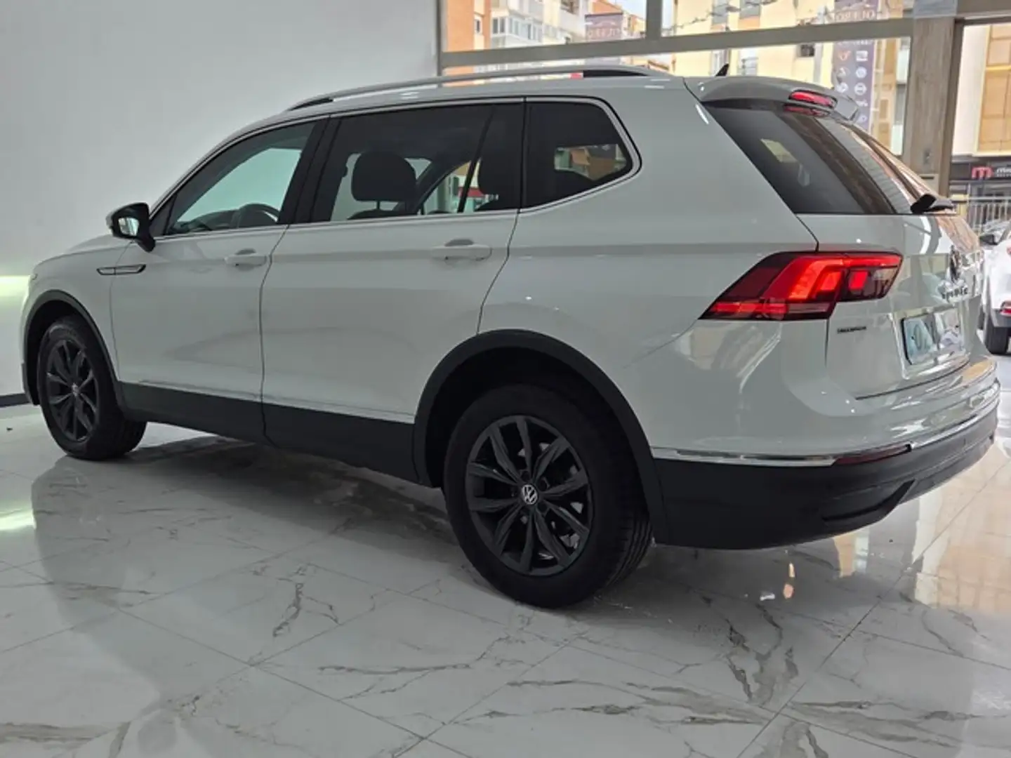 Volkswagen Tiguan Allspace 2.0TDI Life DSG 110kW Blanco - 2