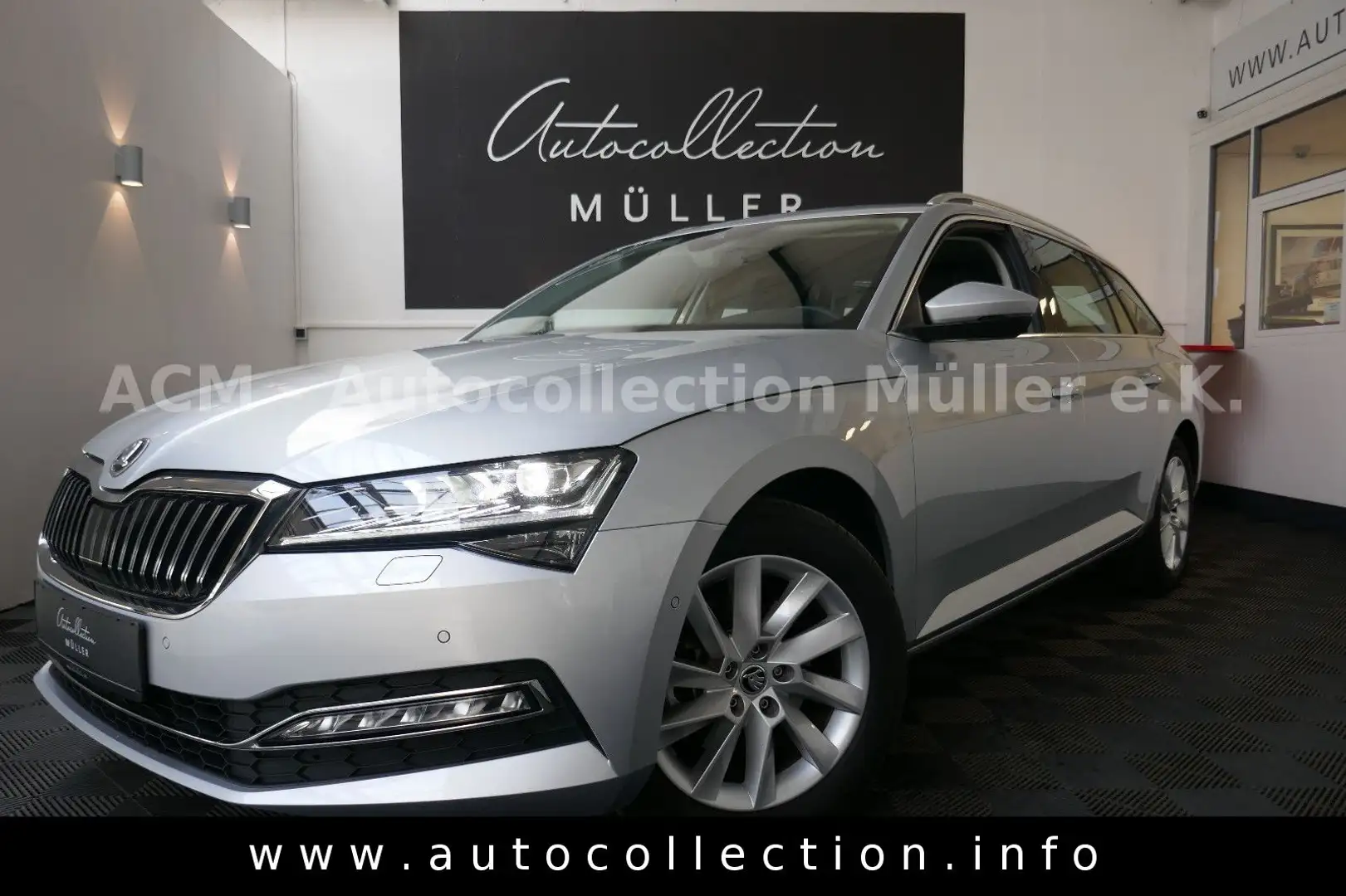 Skoda Superb Combi Style*1.Hand*AHK*LED*Leder*ACC*TWA* Zilver - 1