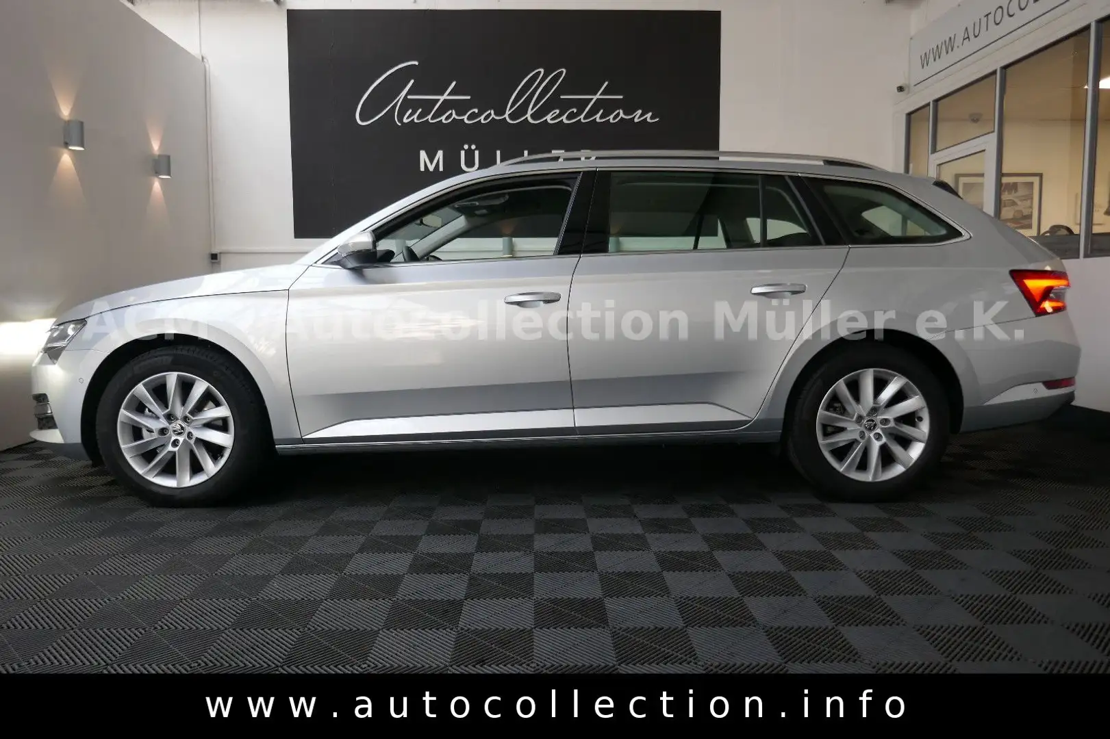 Skoda Superb Combi Style*1.Hand*AHK*LED*Leder*ACC*TWA* Zilver - 2