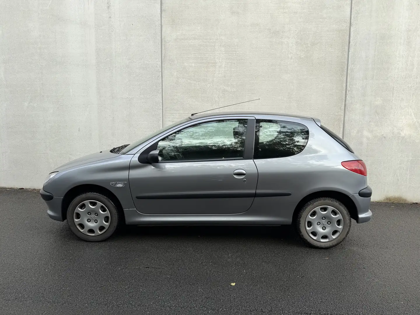 Peugeot 206 1.1i Enfant Terrible / 1 propriétaire / Clim ! Gris - 2