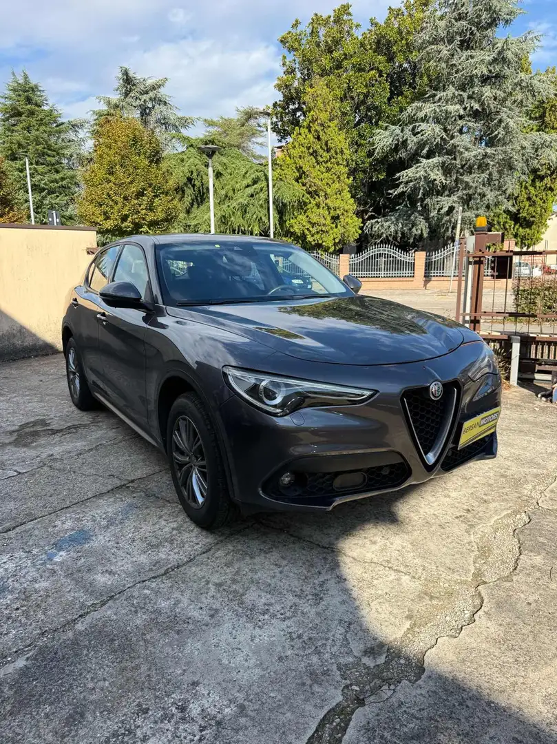 Alfa Romeo Stelvio 2.2 Turbodiesel 210 CV AT8 Q4 Business Grigio - 2
