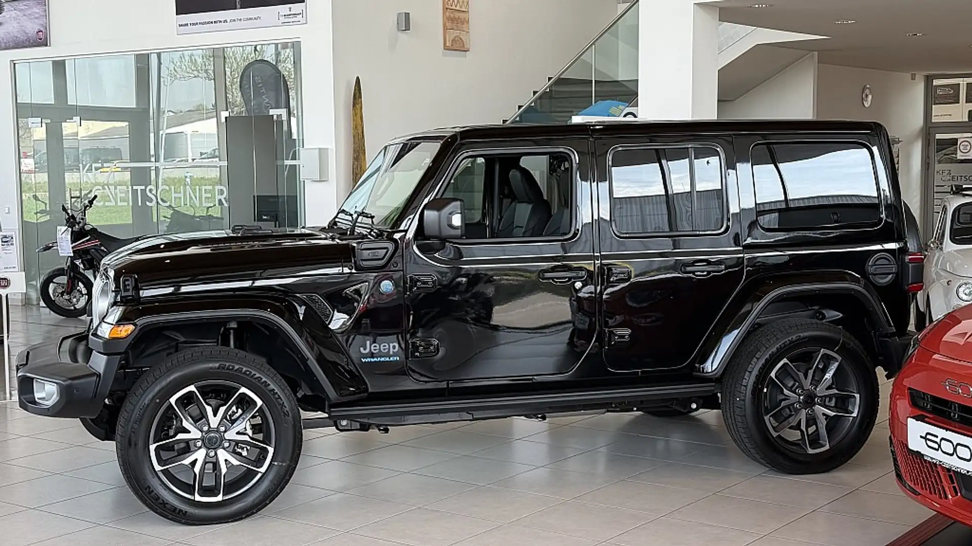 Jeep Wrangler Sahara 2.0 PHEV 380 PS AT 4xe Zwart - 2