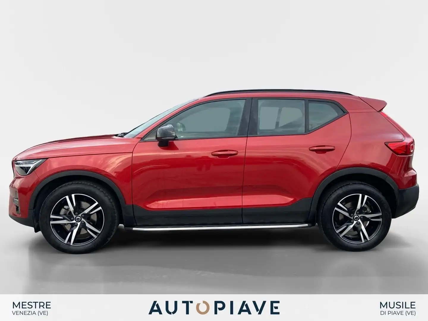 Volvo XC40 XC40 B3 automatico Plus Dark Rosso - 2