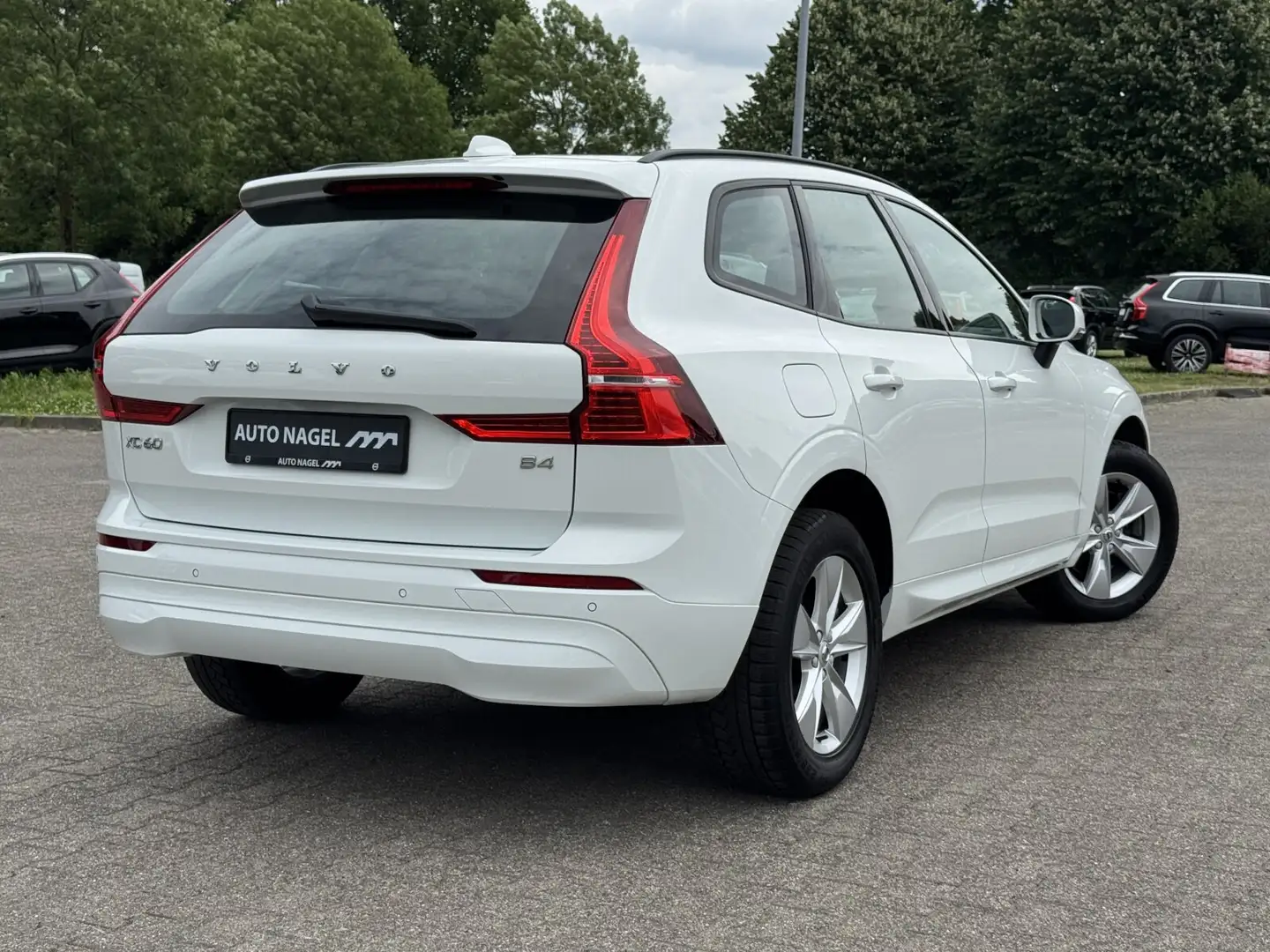 Volvo XC60 XC60 B4 Autom. Momentum AHK Blanco - 2