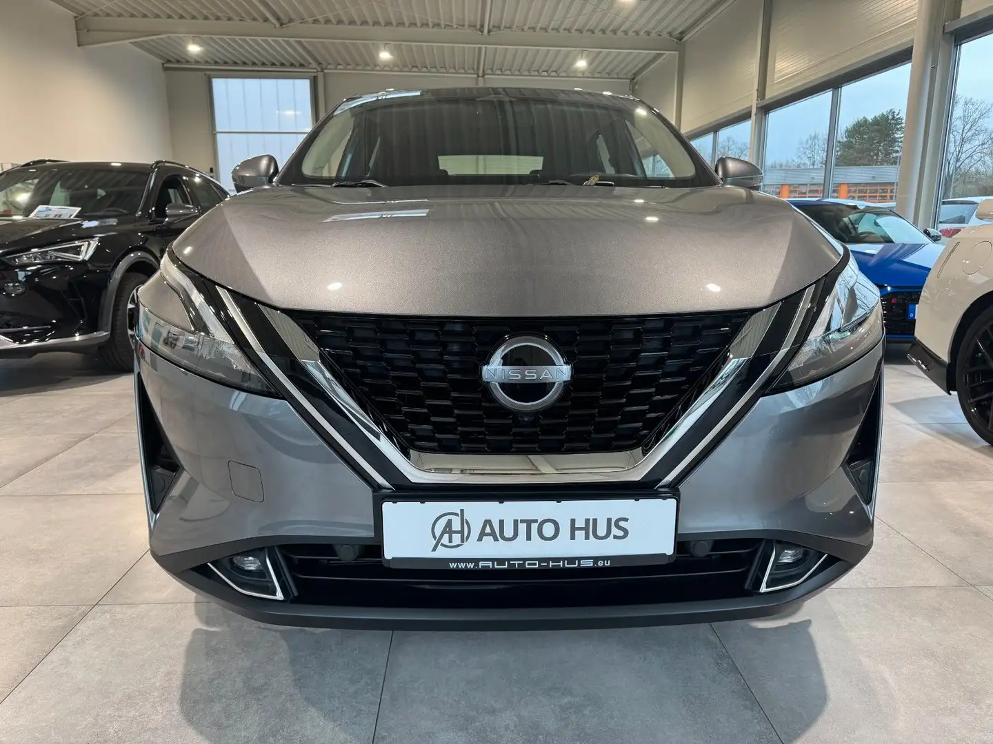 Nissan Qashqai 1.3 Benzin Navigation/LED/360 Kamera/SHZ Gris - 2