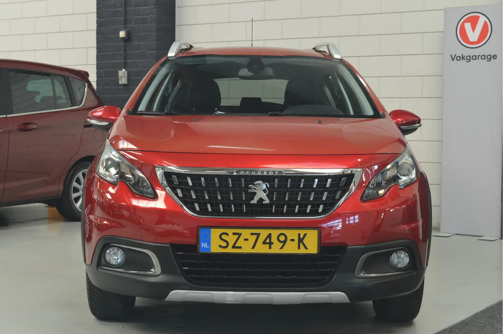 Peugeot 2008 1.2 PureTech Allure / AUTOMAAT // 105.000 km // CL Rot - 2
