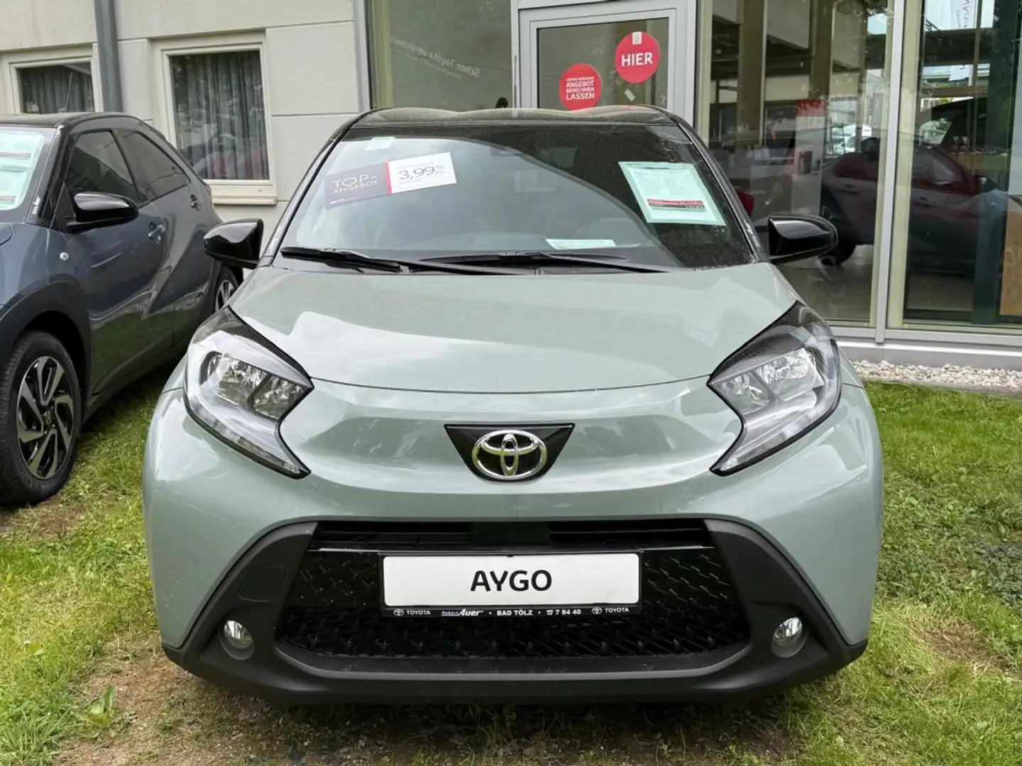Toyota Aygo X *Teamplayer* Grau - 2