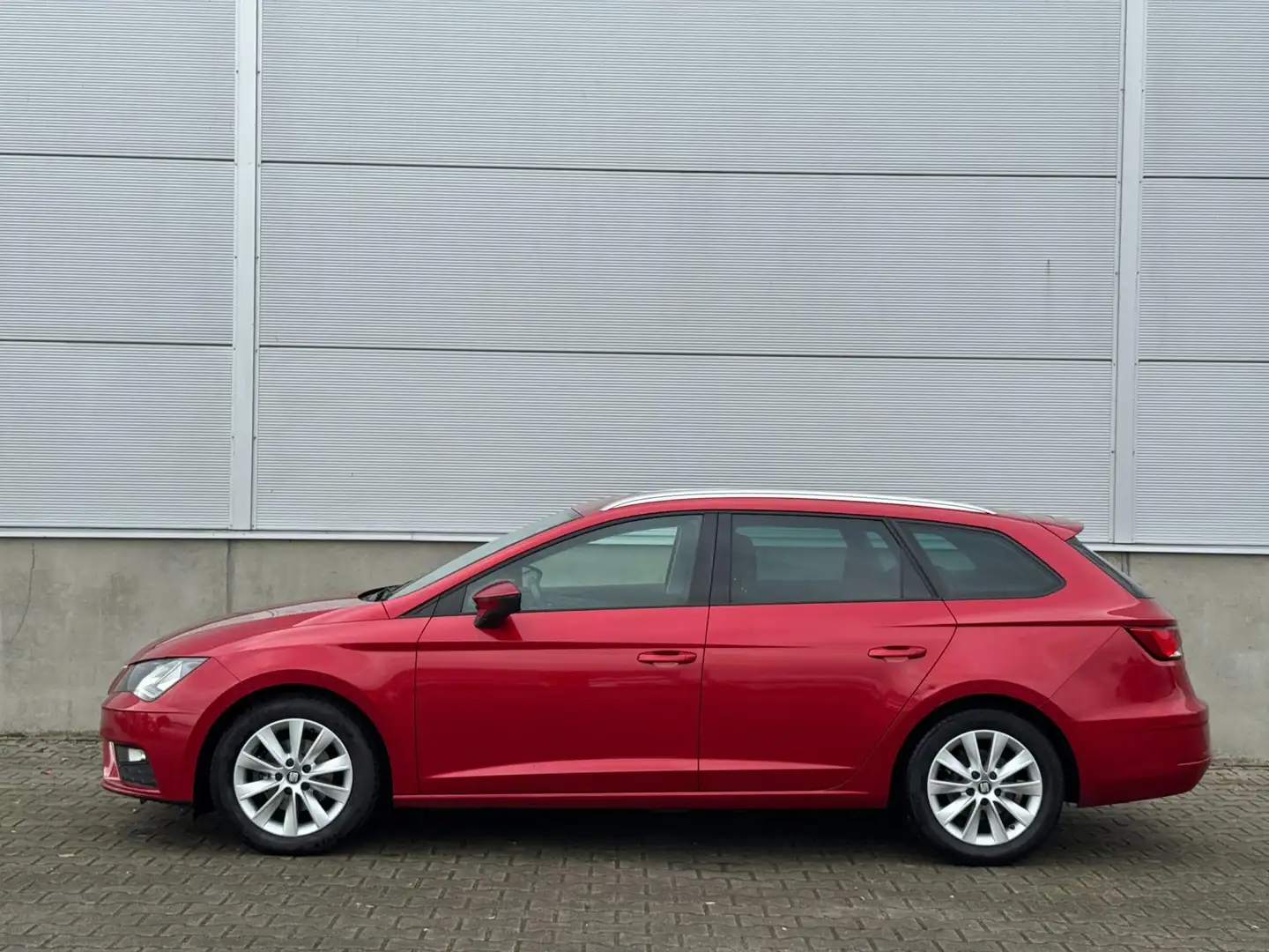 SEAT Leon ST 1.0 EcoTSI Style CLIMA|NAVI|CRUISE|CARPLAY|NAP| Rood - 2