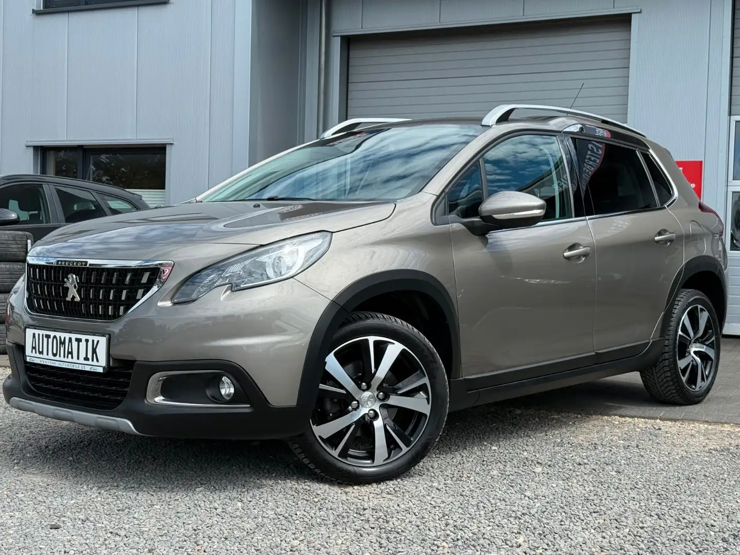 Peugeot 2008 Allure*Navi*SHZ*Klima*Automatik*AppCo*Tempo Grau - 1