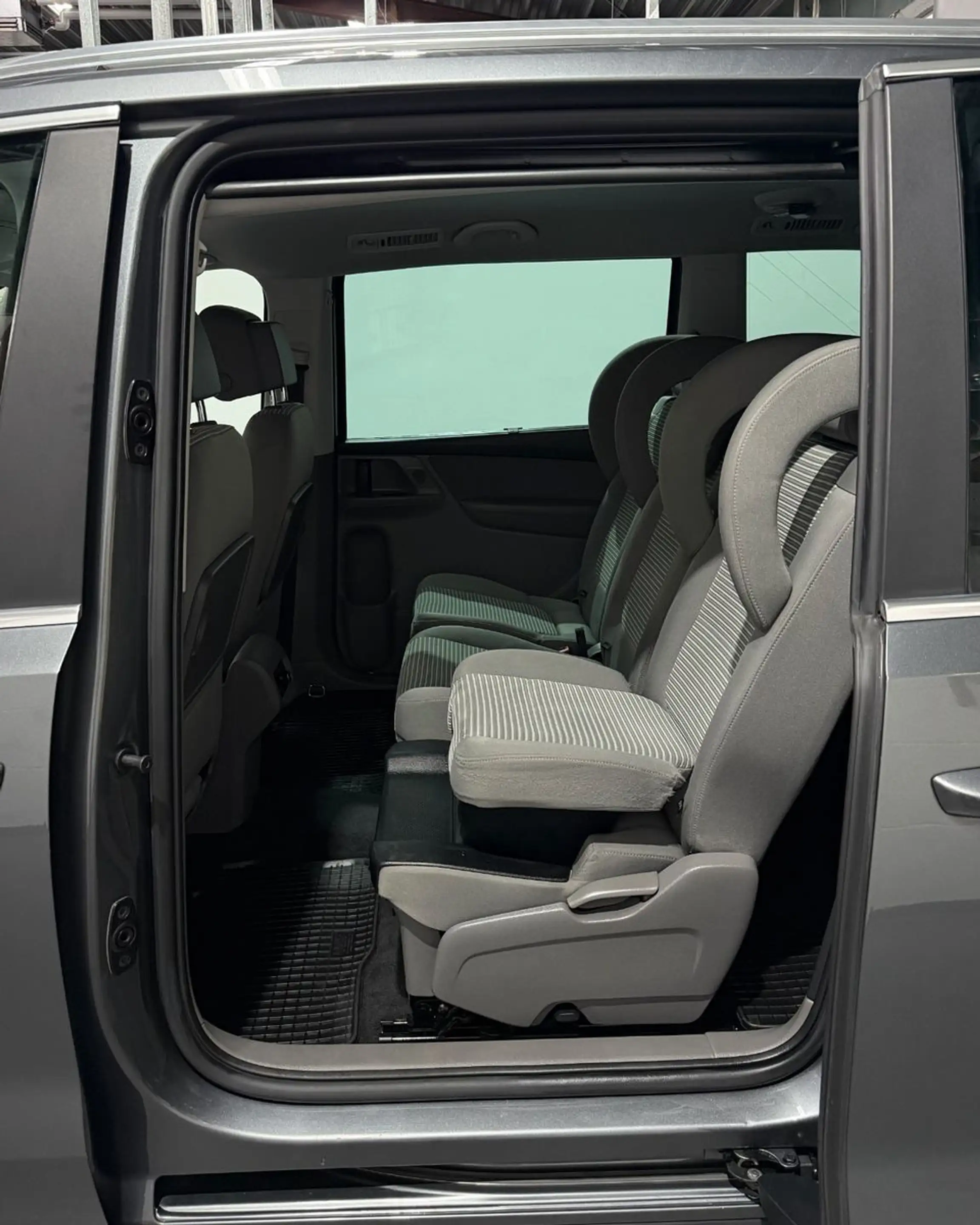 SEAT Alhambra 2.0 TDI DSG 7-Sitzer Navi*Cam*Temp.*AHK — photo 9