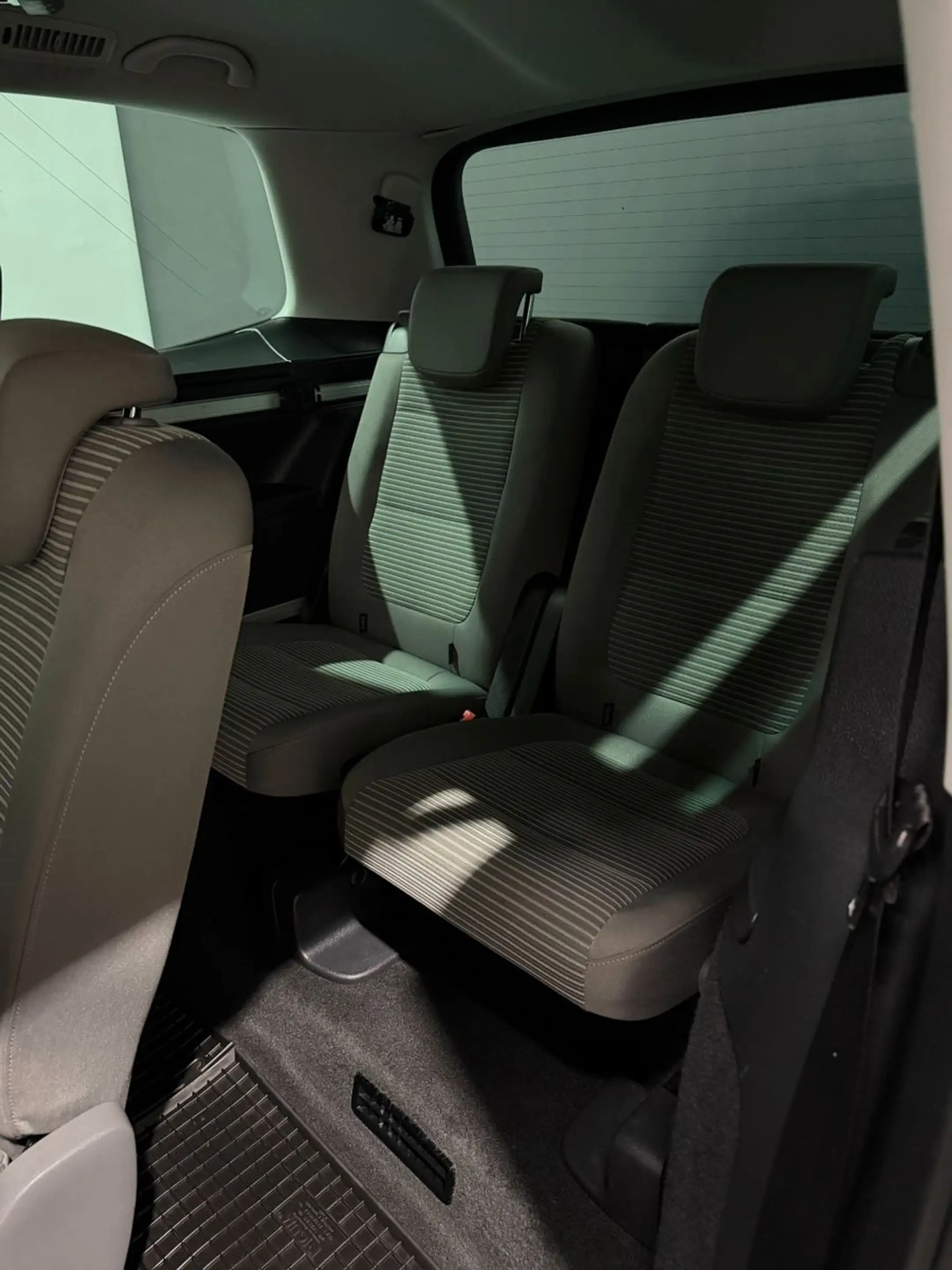 SEAT Alhambra 2.0 TDI DSG 7-Sitzer Navi*Cam*Temp.*AHK — photo 10