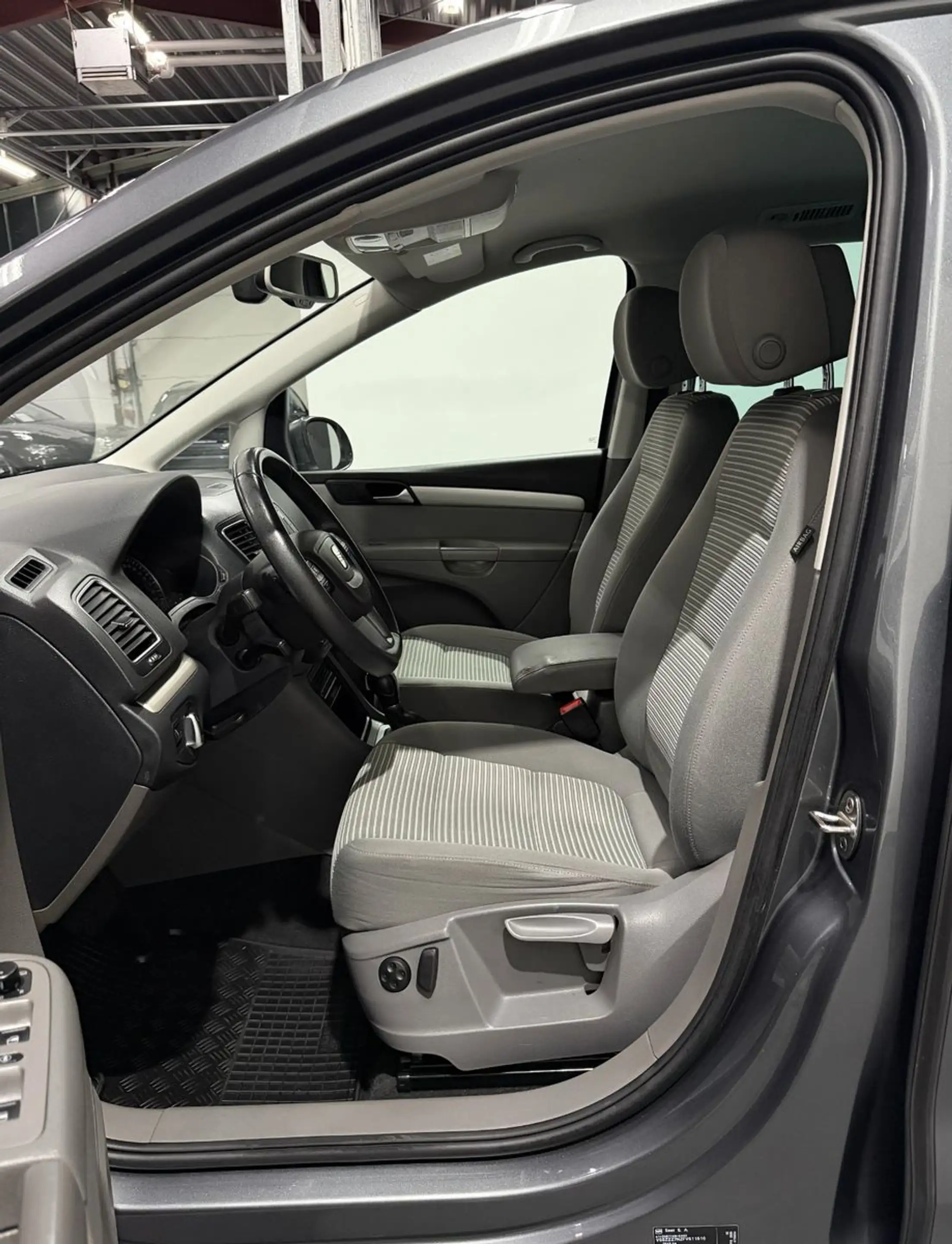 SEAT Alhambra 2.0 TDI DSG 7-Sitzer Navi*Cam*Temp.*AHK — photo 7