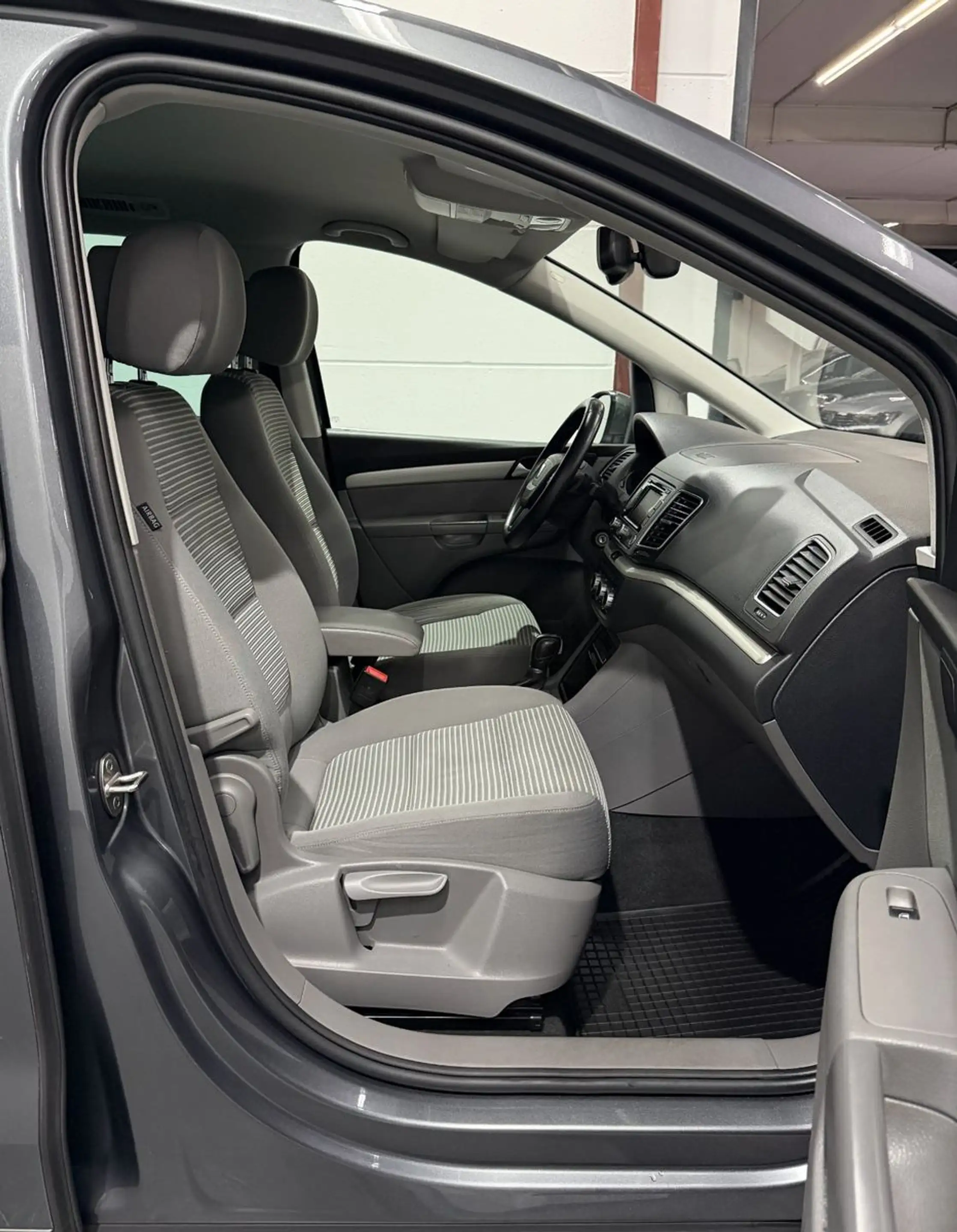 SEAT Alhambra 2.0 TDI DSG 7-Sitzer Navi*Cam*Temp.*AHK — photo 11