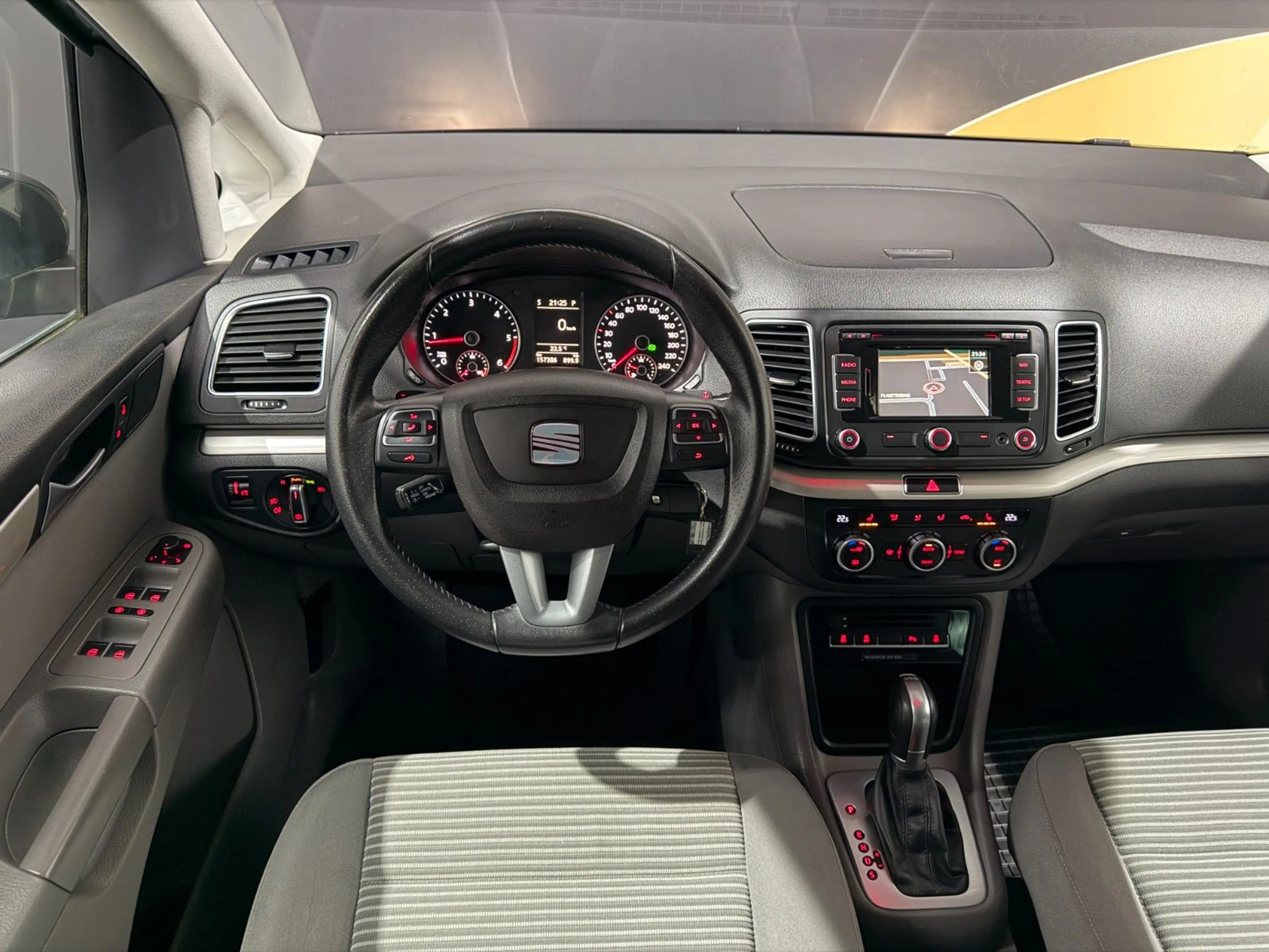 SEAT Alhambra 2.0 TDI DSG 7-Sitzer Navi*Cam*Temp.*AHK — photo 15