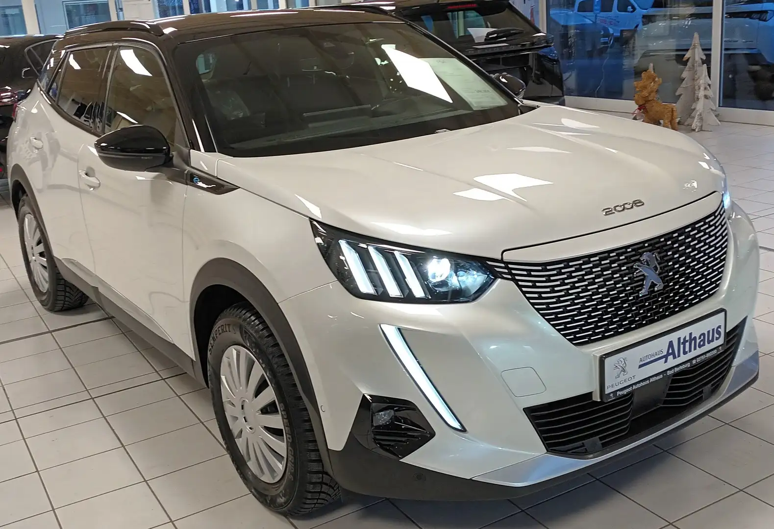 Peugeot 2008 GT Elektromotor 136 Sommer/Winterräder Weiß - 2