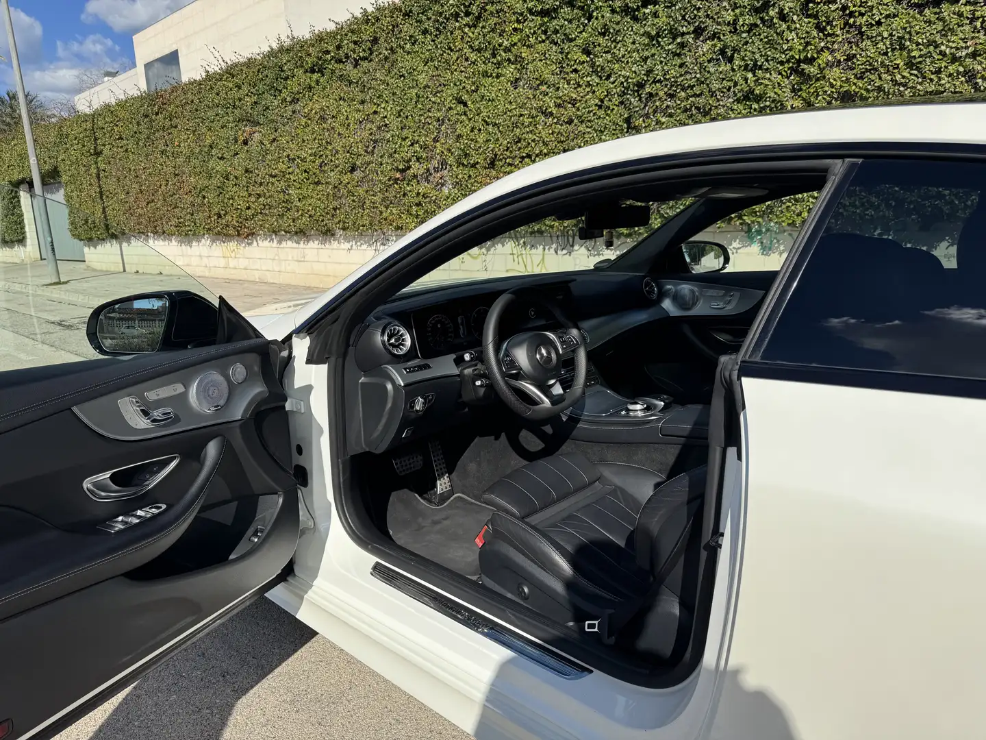 Mercedes-Benz E 220 d 4Matic Coupe 9G-TRONIC AMG Line - 2