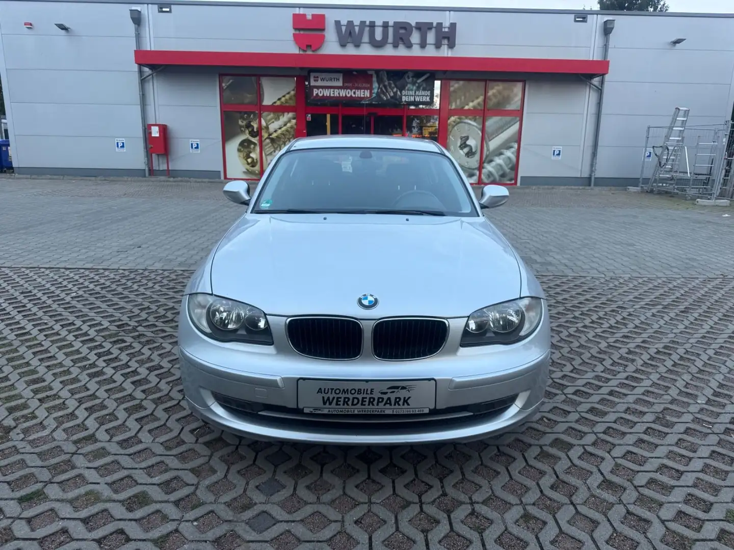 BMW 116 Baureihe 1 Lim. 116i Срібний - 2