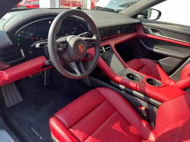 Porsche Taycan view 10