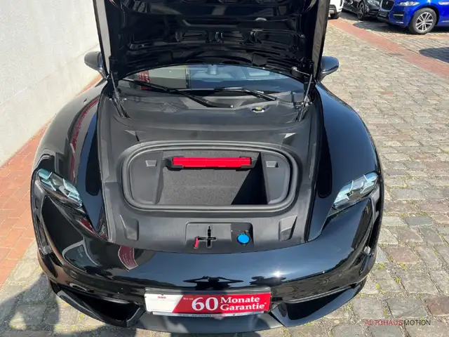 Porsche Taycan view 9