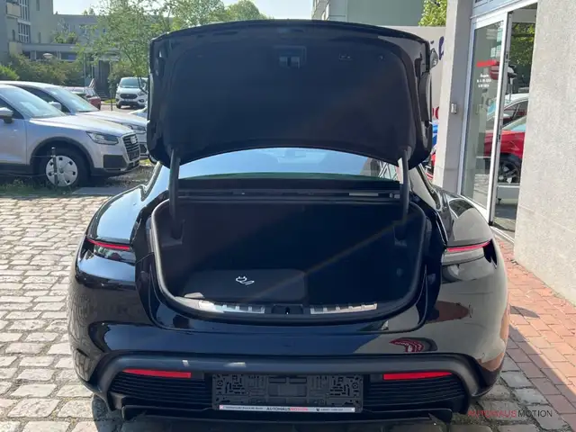 Porsche Taycan view 14