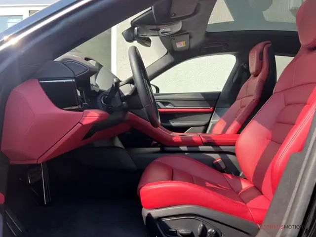 Porsche Taycan view 11
