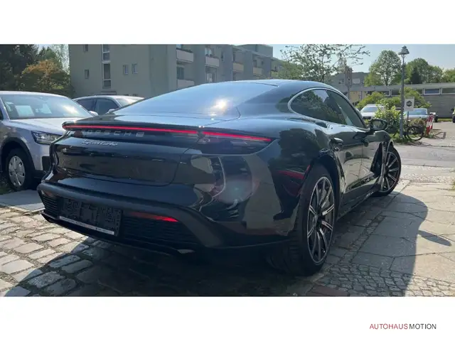 Porsche Taycan view 7