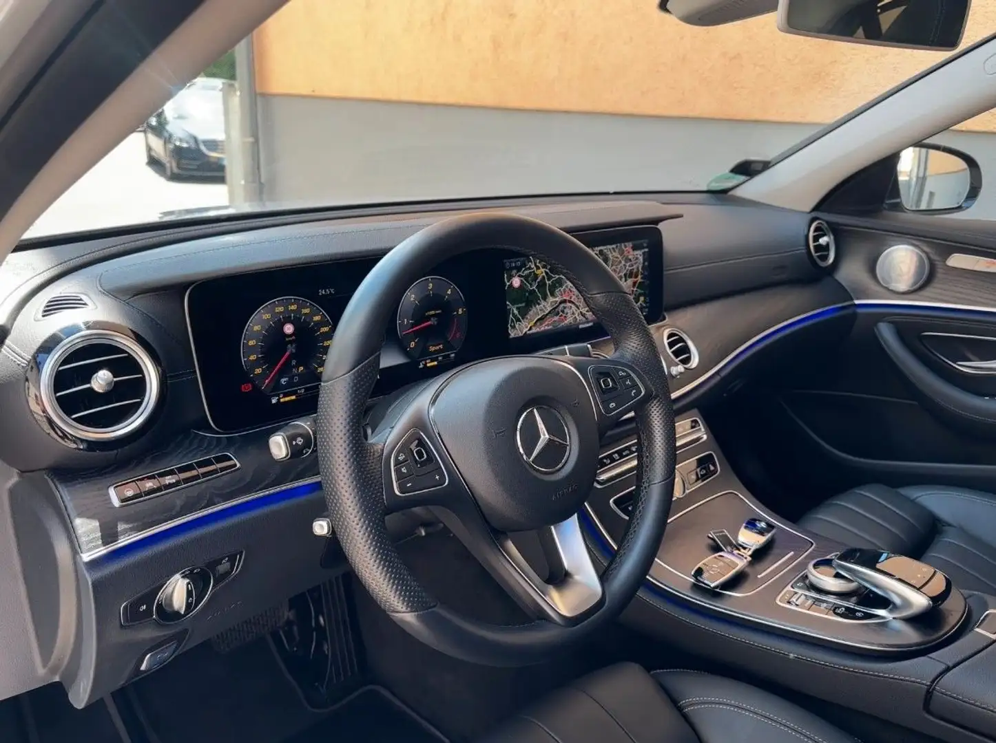 Mercedes-Benz E 350 d 4M eGSD*AIRM*MBeam*Distr+*StandH*360° Silber - 2