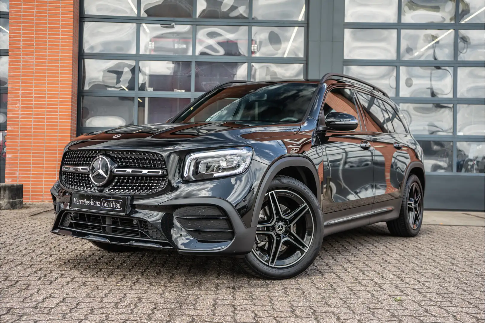 Mercedes-Benz GLB 200 AMG Line | Achteruitrijcamera | Trekhaak | Nightpa Noir - 2