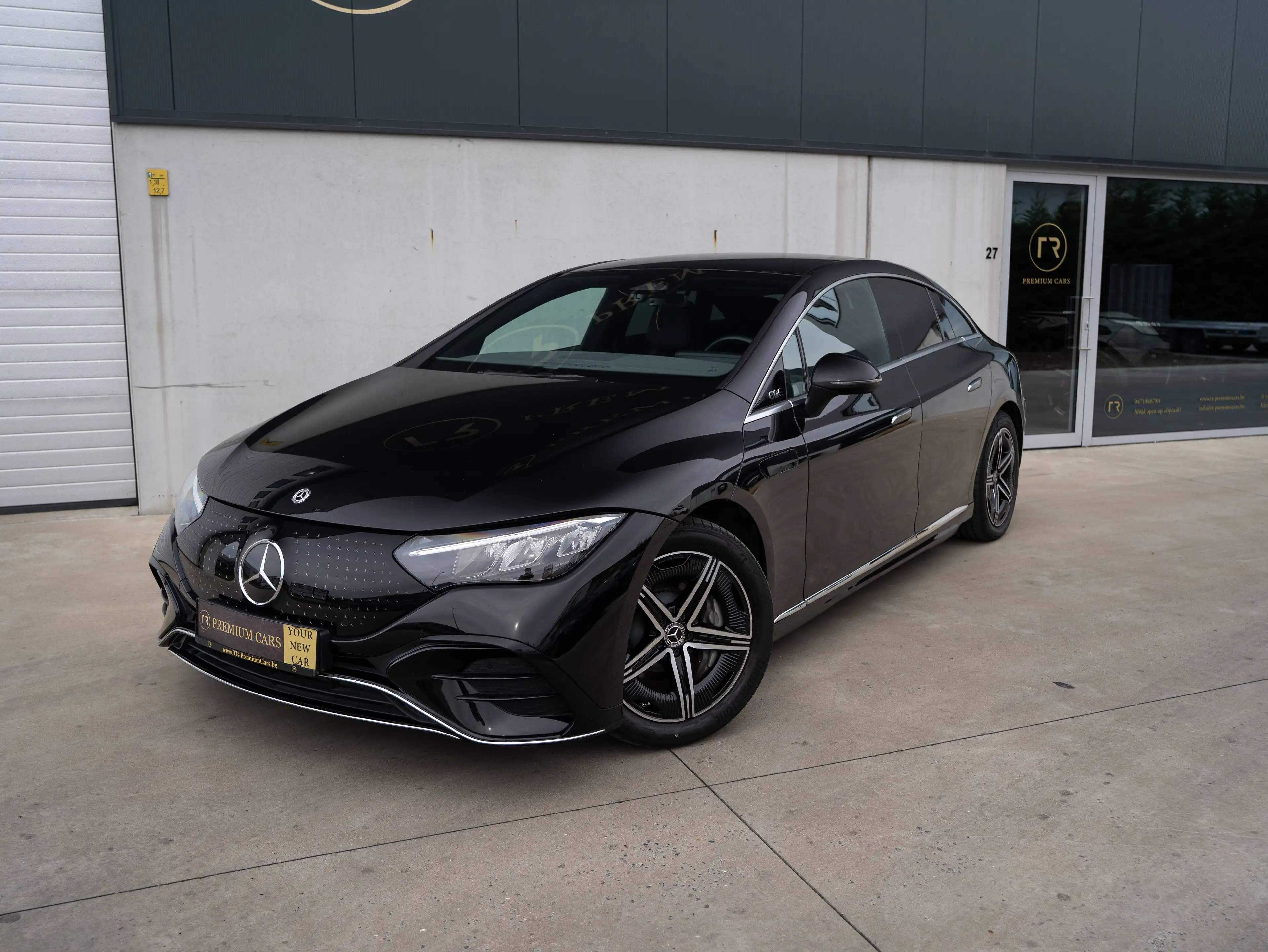 Mercedes-Benz EQE 350 AMG Line l Carplay l Memory l Keyless l Camera l 101% SOH