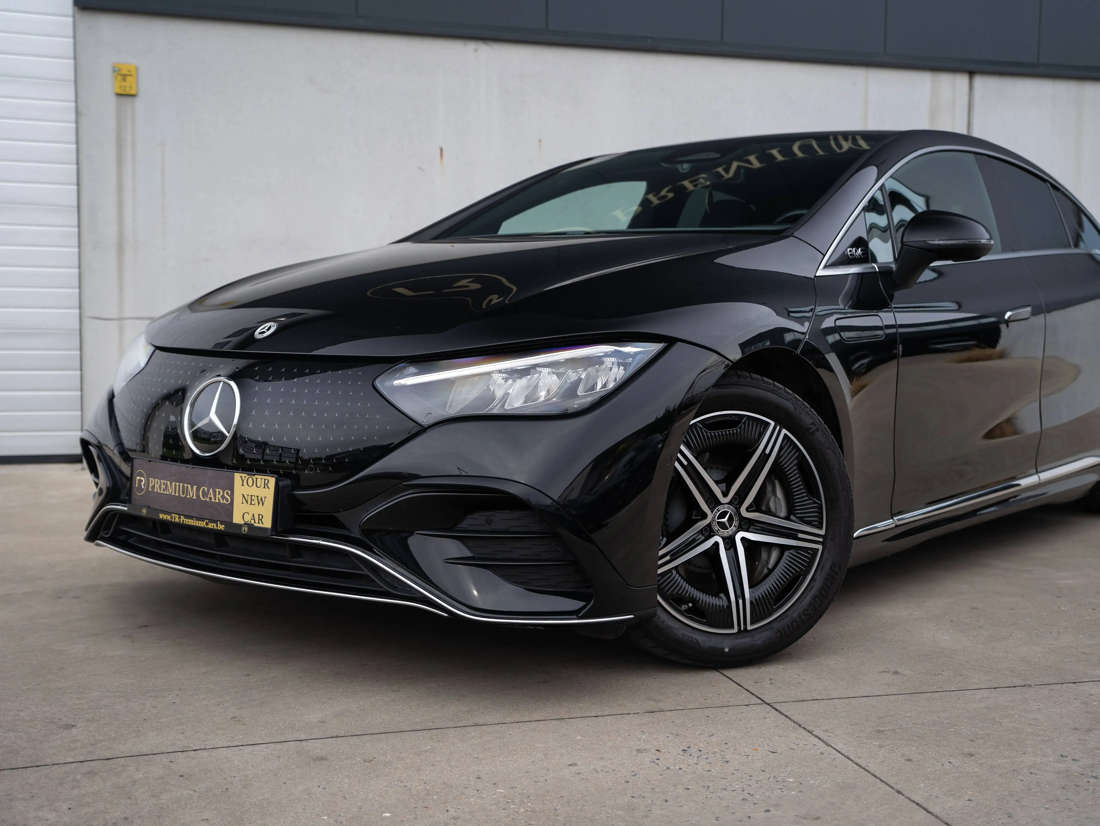 Mercedes-Benz EQE 350 AMG Line l Carplay l Memory l Keyless l Camera l 101% SOH — photo 3
