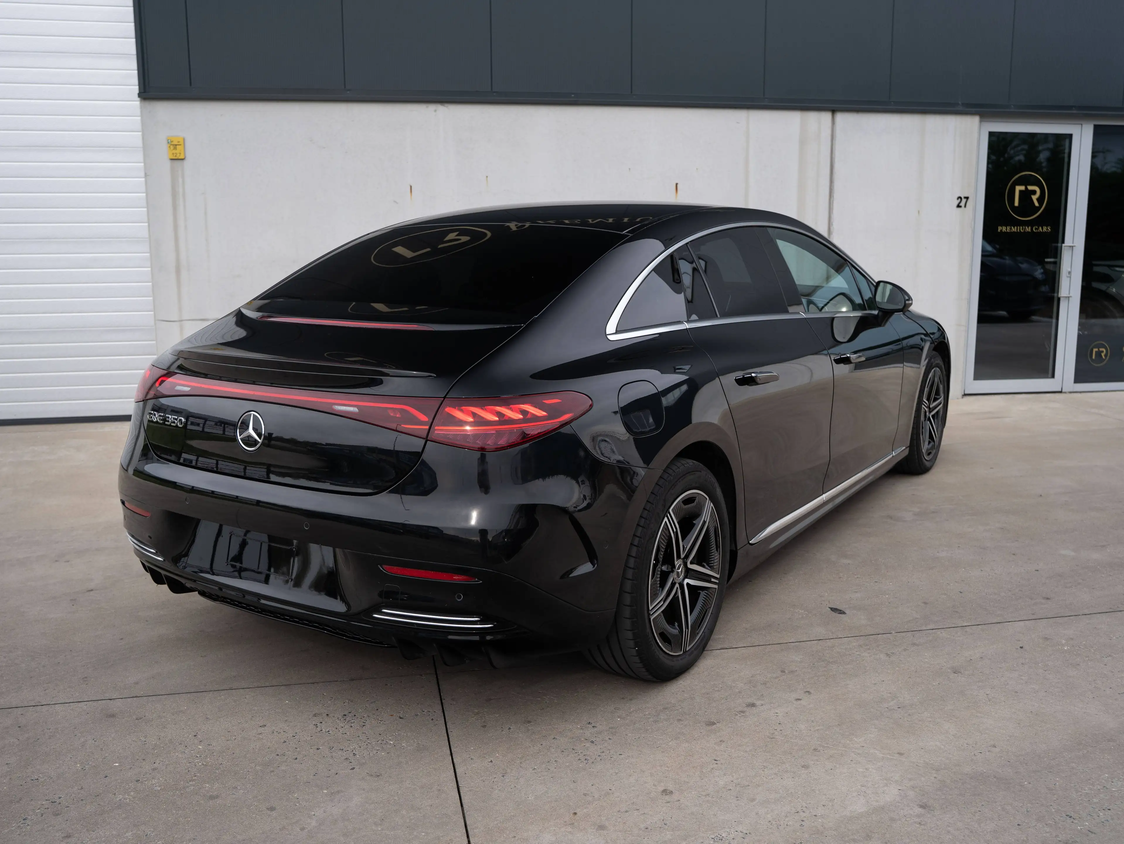 Mercedes-Benz EQE 350 AMG Line l Carplay l Memory l Keyless l Camera l 101% SOH — photo 11