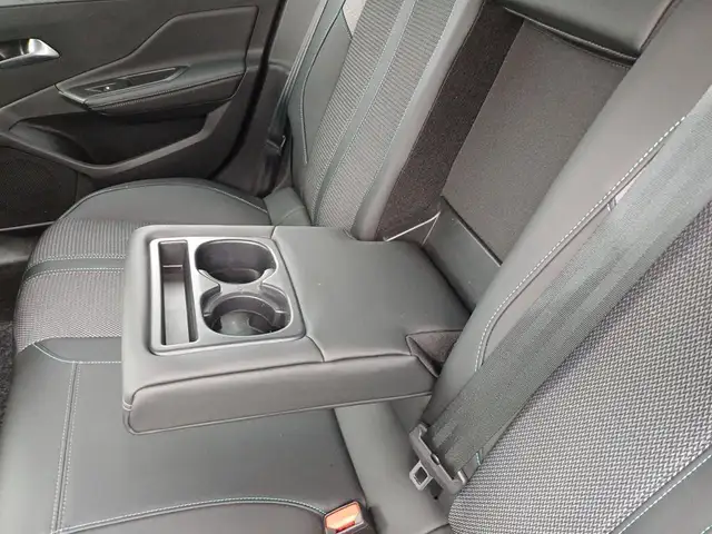 Peugeot 308 view 5