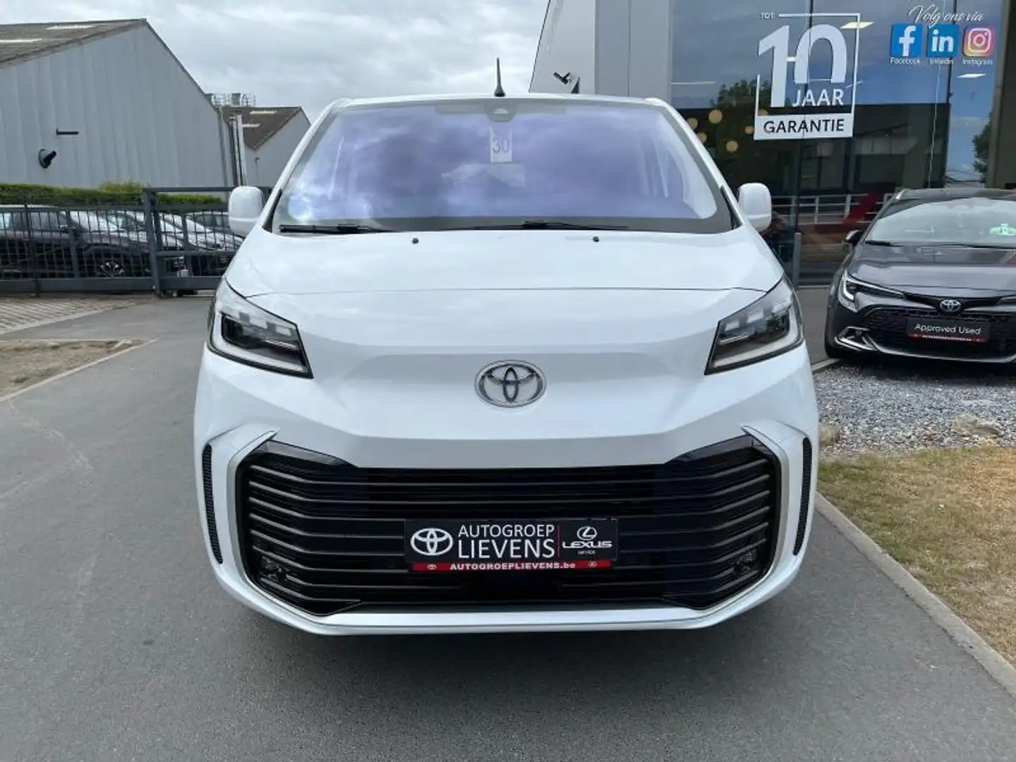 Toyota Verso EV Family Long MPV 75KWh Wit - 2