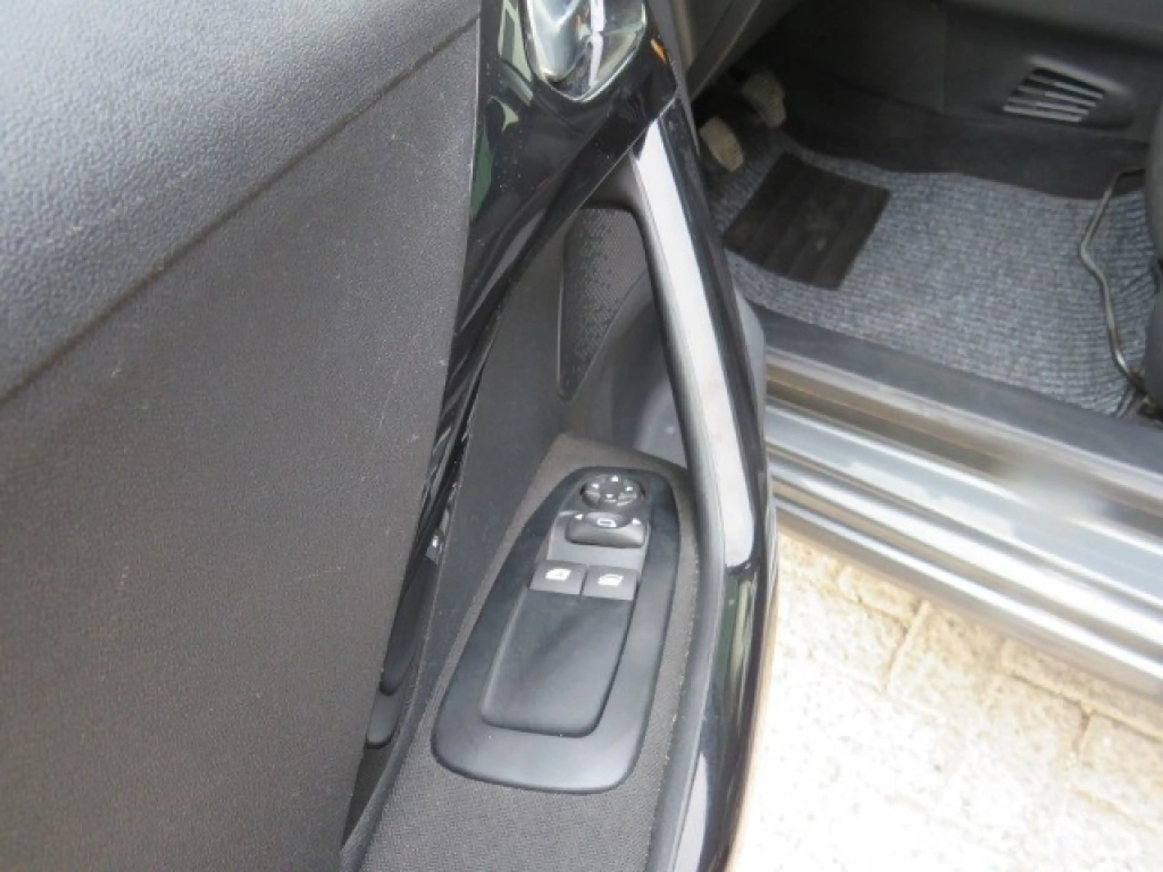 Peugeot 208 1.2 PURETECH ACTIVE — photo 9