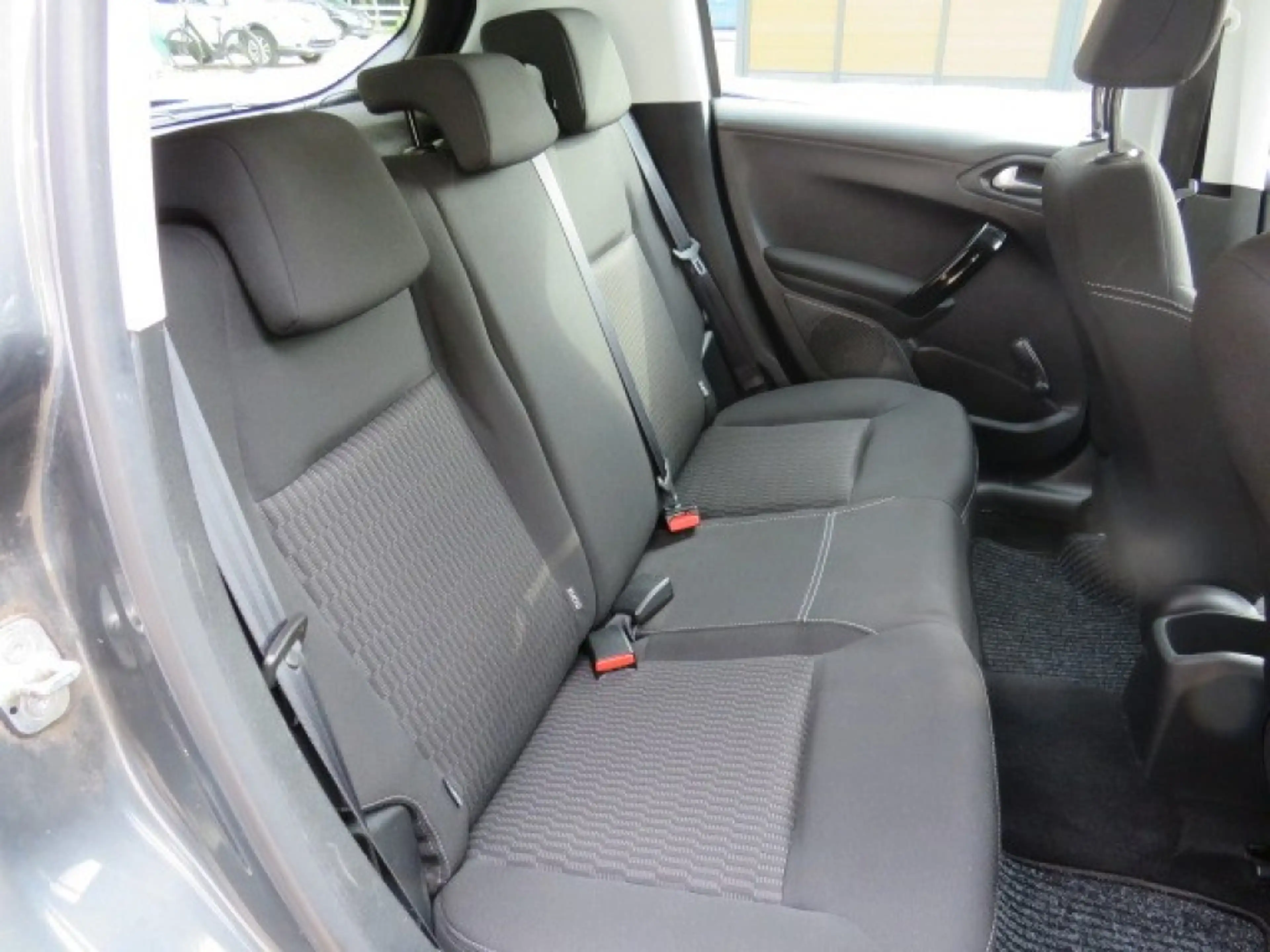Peugeot 208 1.2 PURETECH ACTIVE — photo 16