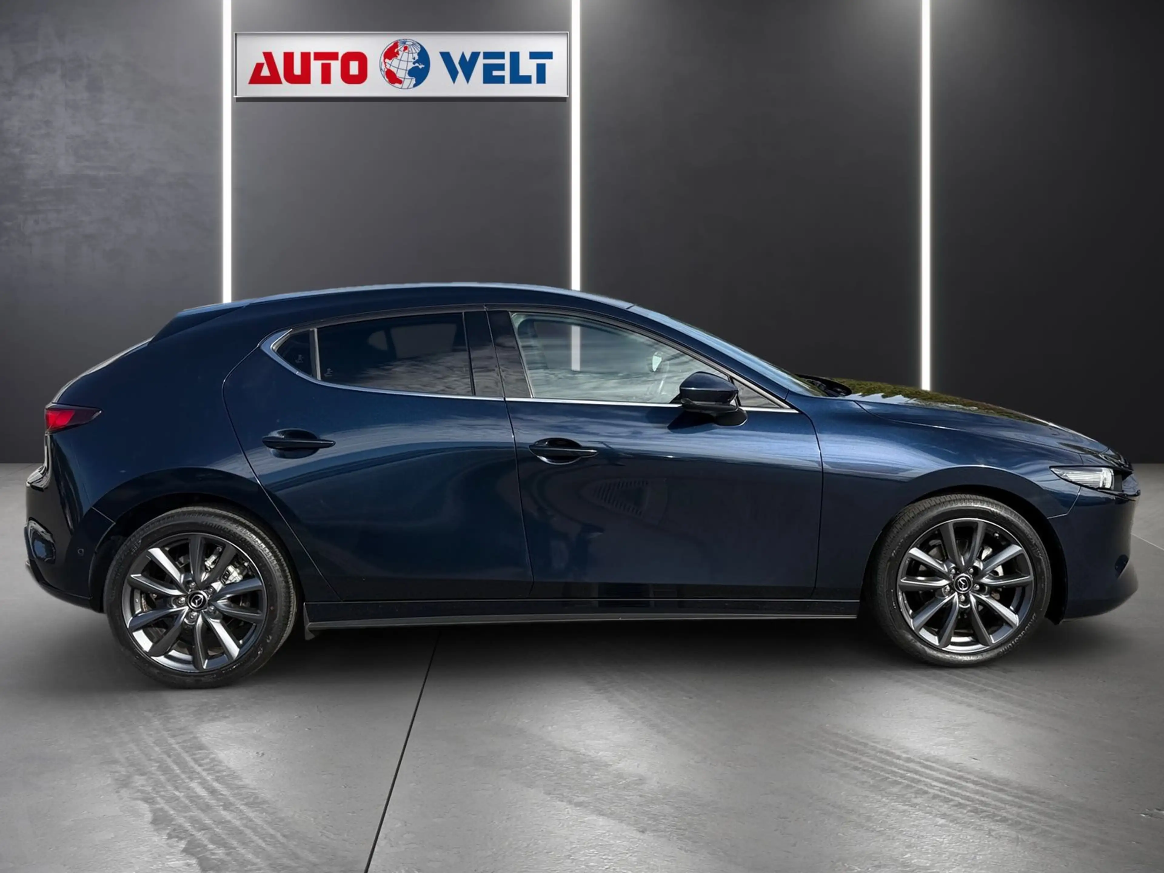 Mazda 3 2.0 M-Hybrid Selection 360° Navi DAB Spurhalte — photo 3