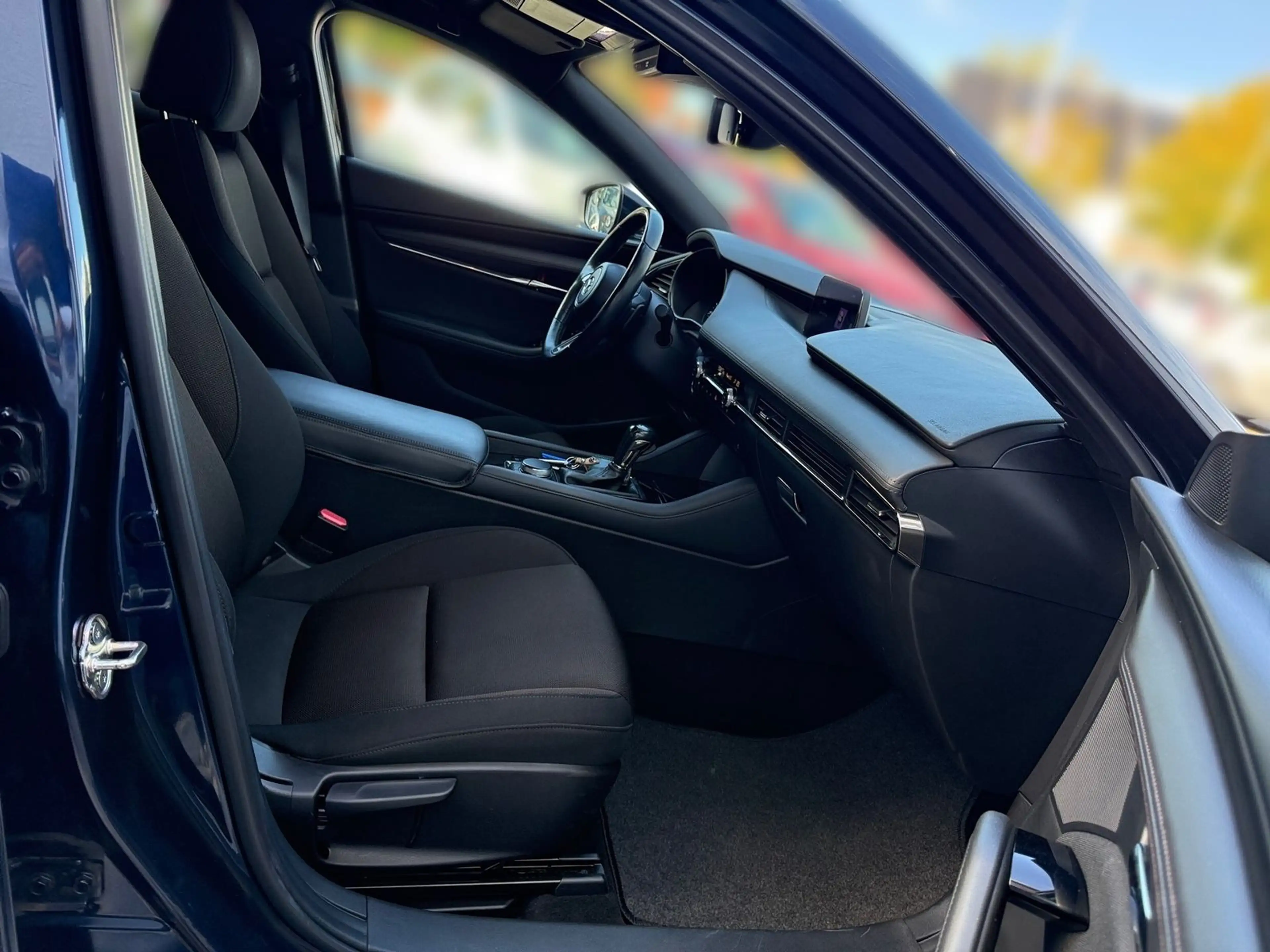 Mazda 3 2.0 M-Hybrid Selection 360° Navi DAB Spurhalte — photo 15