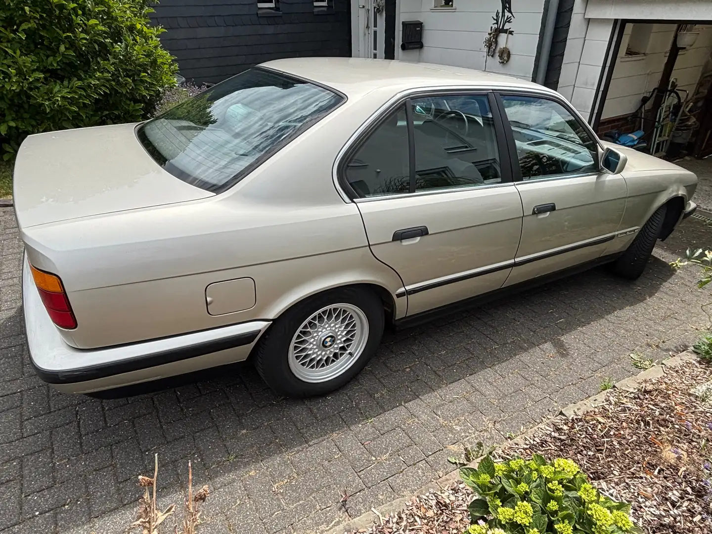 BMW 520 520i Gold - 1