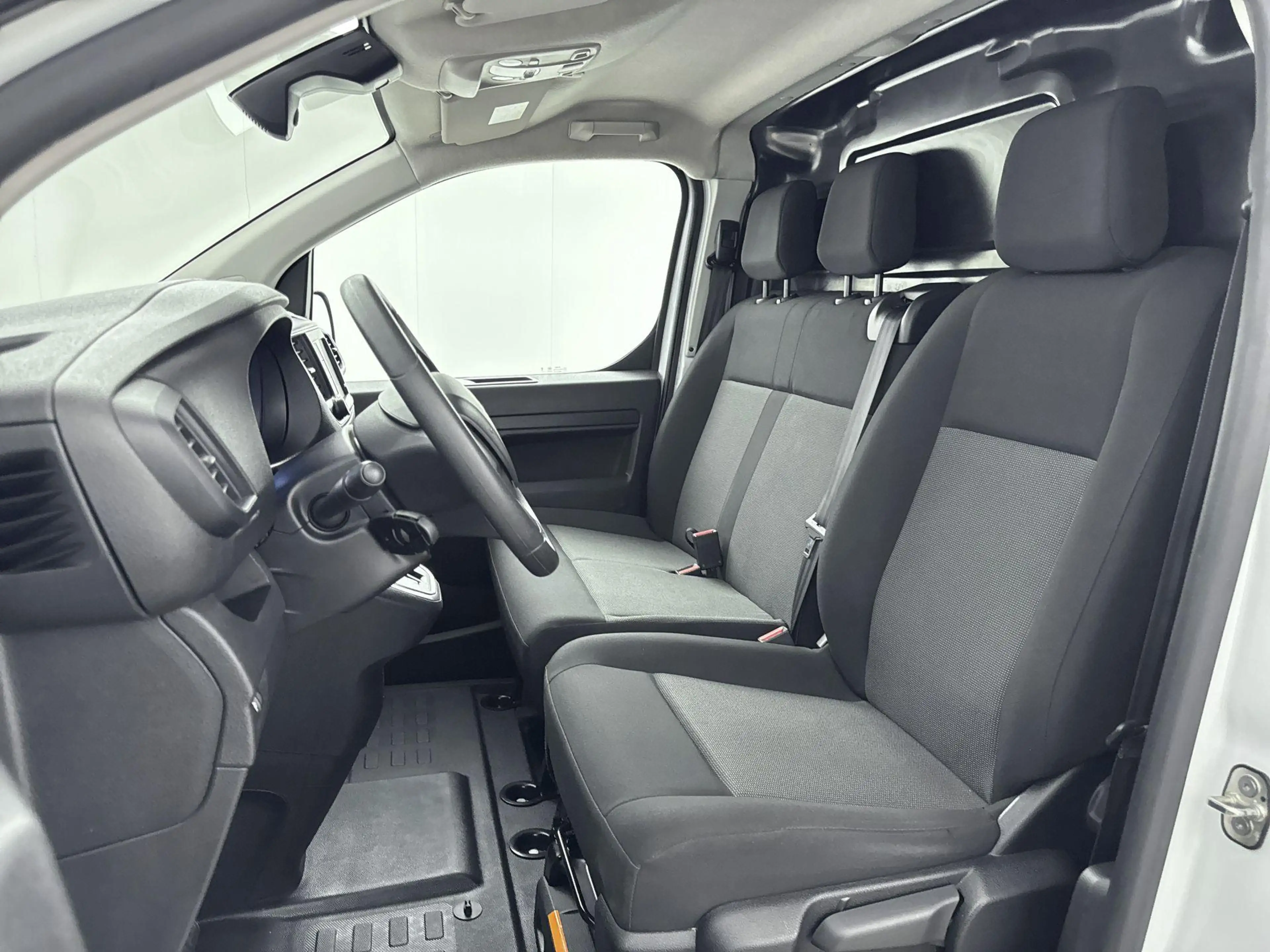 Peugeot e-Expert EV L2 75 kWh | Accu 96% | Airco | CarPlay | Cruise — photo 6