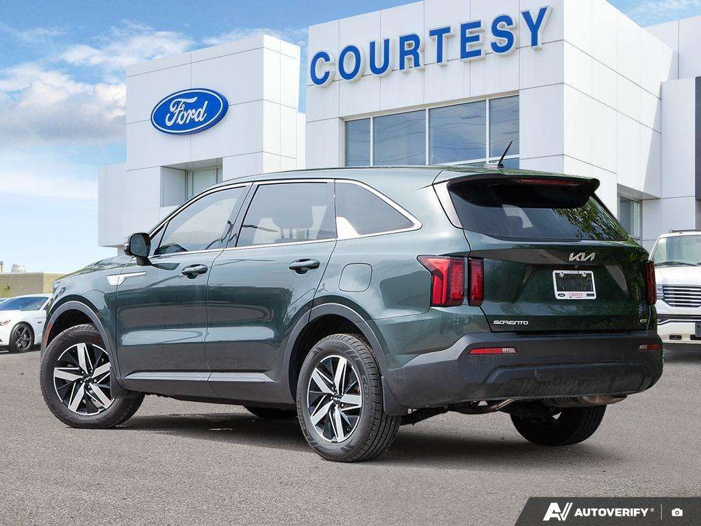 used 2023 Kia Sorento car, priced at $27,700